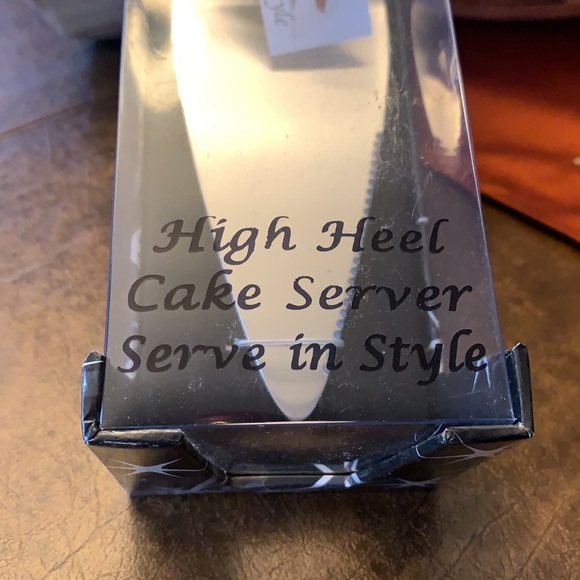 ๐ DECADENT DIVA HIGH HEEL CAKE SERVER - Picture 2 of 5